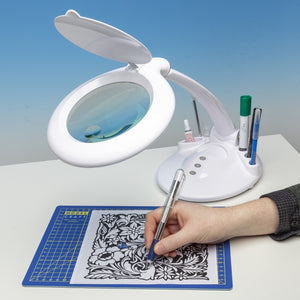 Lightcraft LC8098LED-EU LED Magnifier Table Lamp with Organiser Base / Kompaktowa Biurkowa Lampka Powiększająca LED z Podstawką Organizerem – Bild 4