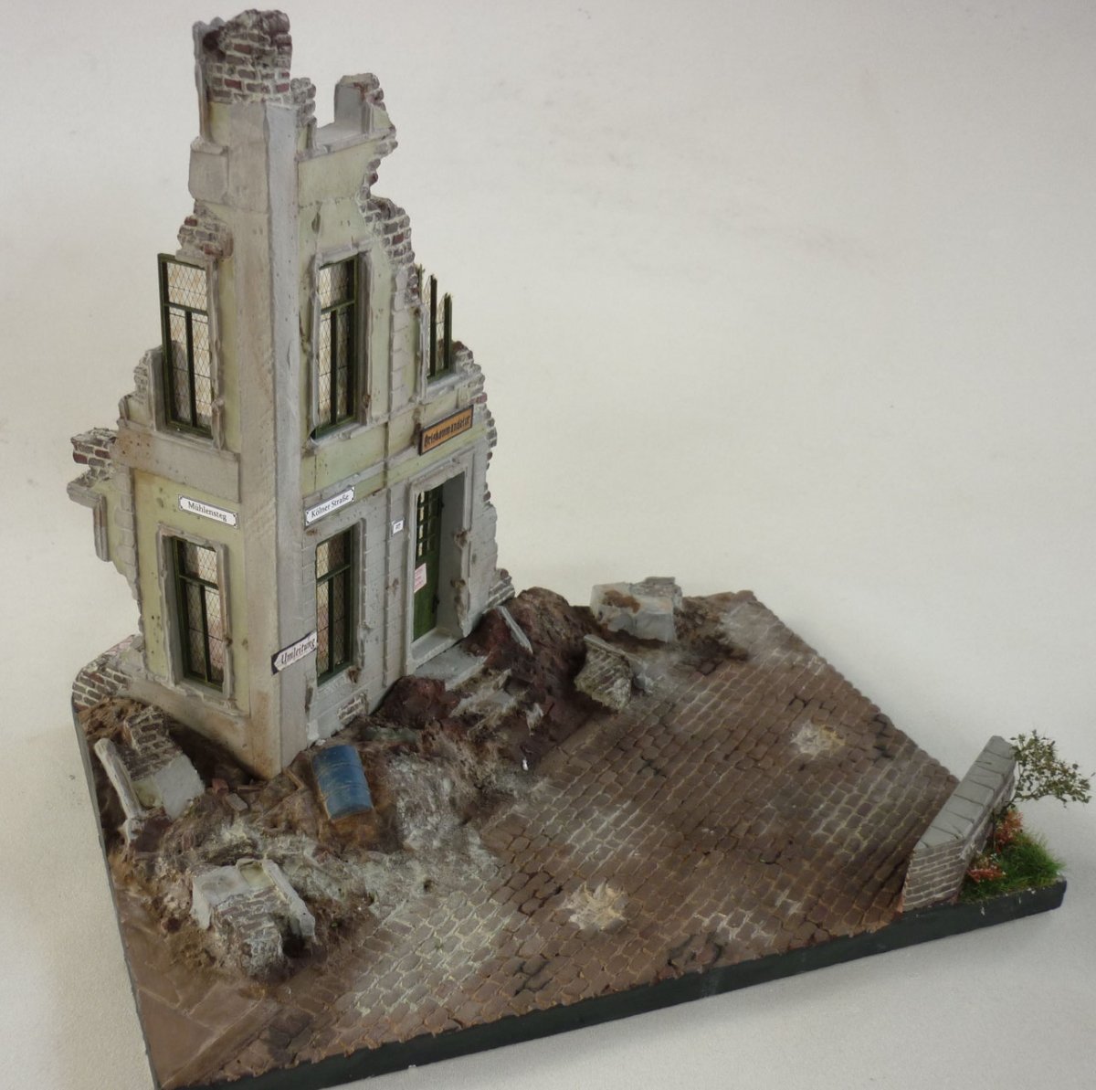RT-Diorama 35252 Socle de diorama : Ruines d&amp;#39;angle de Berlin 1/35 – image 9
