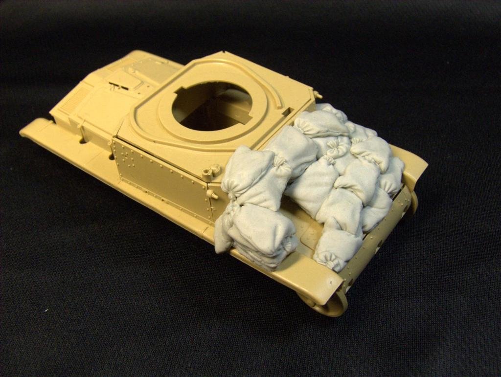 Panzer Art RE35-083 Sand armor for Fiat 13/40 (Tamiya Kit) 1/35 – image 3