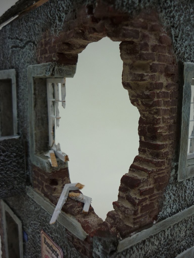 RT-Diorama 35175 Damaged Village House 1/35 – imagen 6