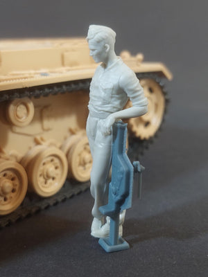 Panzer Art FI35-238 German tank mechanic at work No1 1/35 – Bild 2