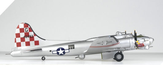 Academy 12414 B-17G Flying Fortress Special Nose Art Edition 1/72 – imagen 4