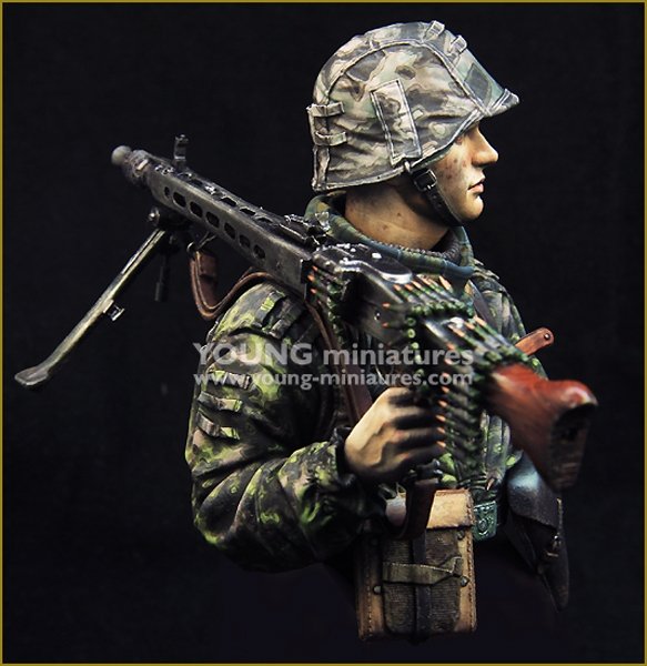 Young Miniatures YM1869 Waffen SS Young Machine Gunner 1944 1/10 – imagen 6