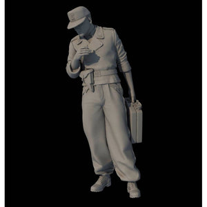 Panzer Art FI35-090 Waffen-SS tanker carring fuel canister 1/35