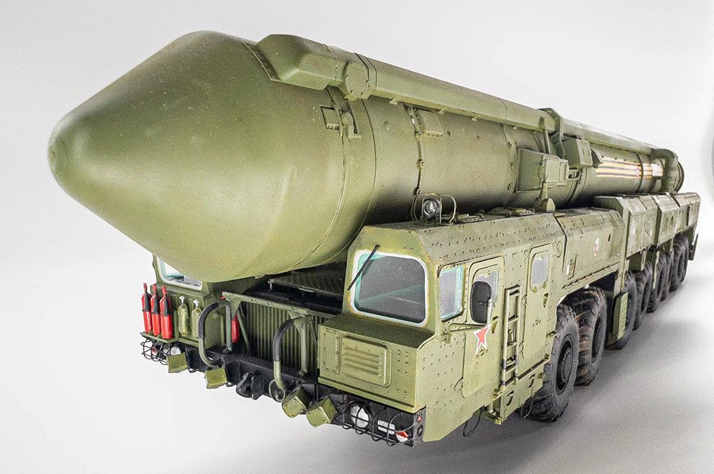 Trumpeter 01082 15U175 TEL of RS-12M1 Topol-M ICBM complex 1/35 – Bild 2