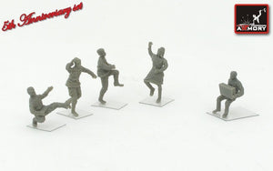 Armory Models F7221 Soviet soldiers at a party 1/72 – immagine 2