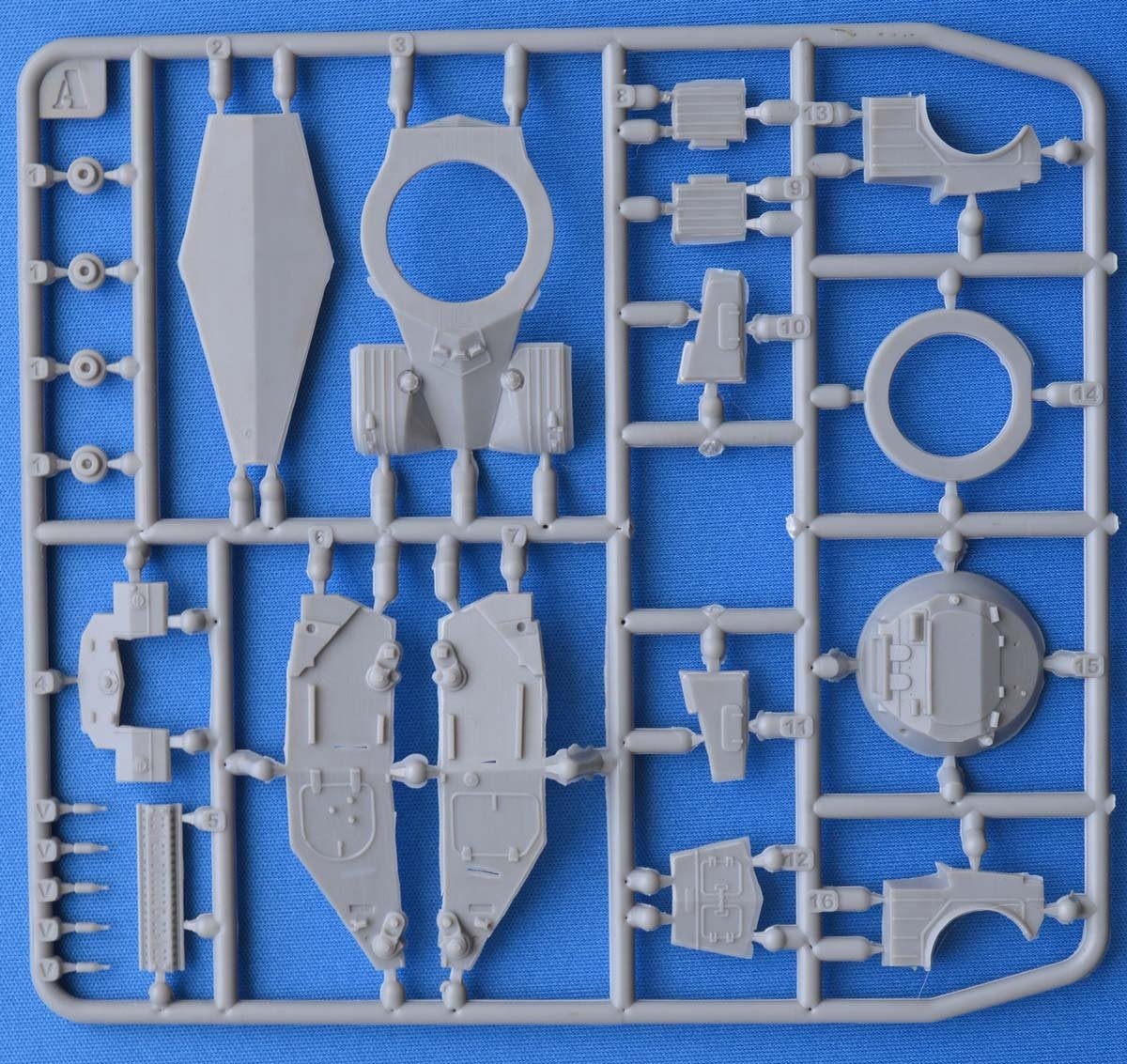 ACE 72456 AML-90 Light Armored Car (4x4) 1/72 – image 6
