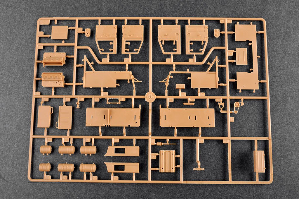 Trumpeter 01086 BAZ-6403 with ChMZAP-9990-071 trailer 1/35 – imagen 13