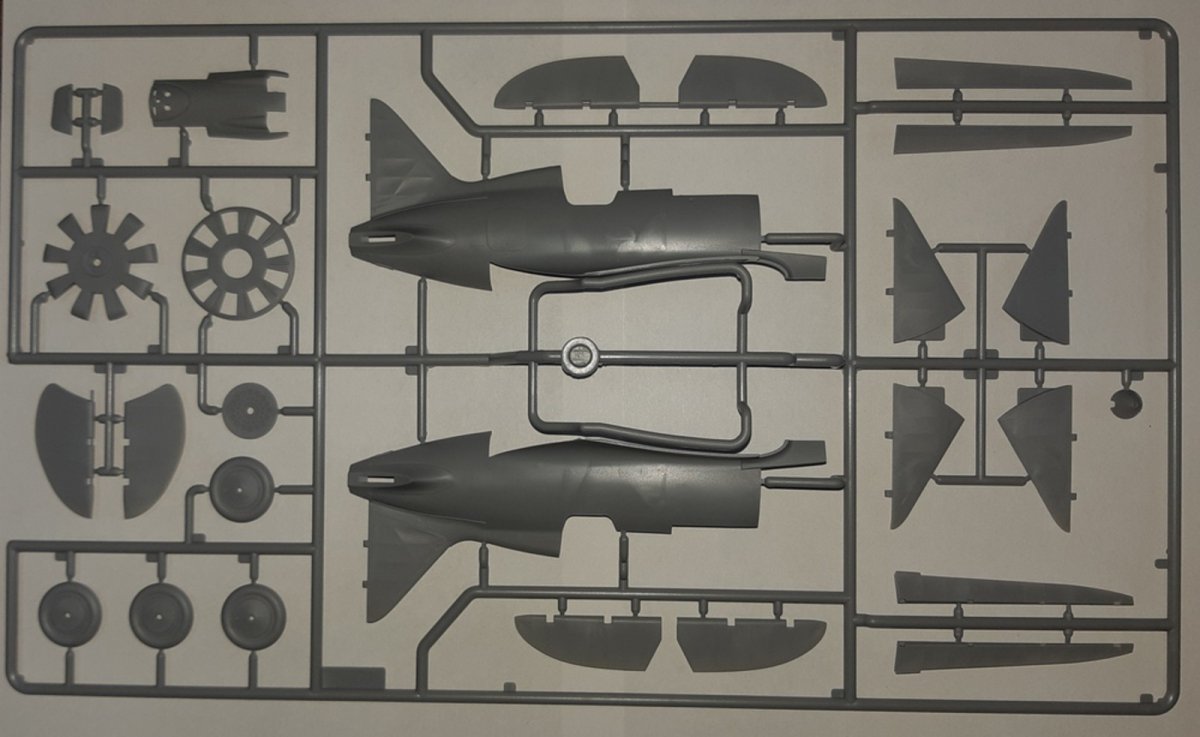 ICM 32003 I-16 type 29, WWII Soviet Fighter 1/32 – imagen 5