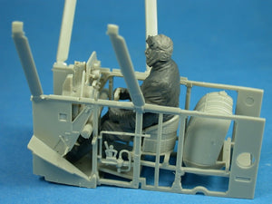 Figurine Copper State Models F32-039 : Pilote RFC assis en blouson de cuir, échelle 1/32 – image 5