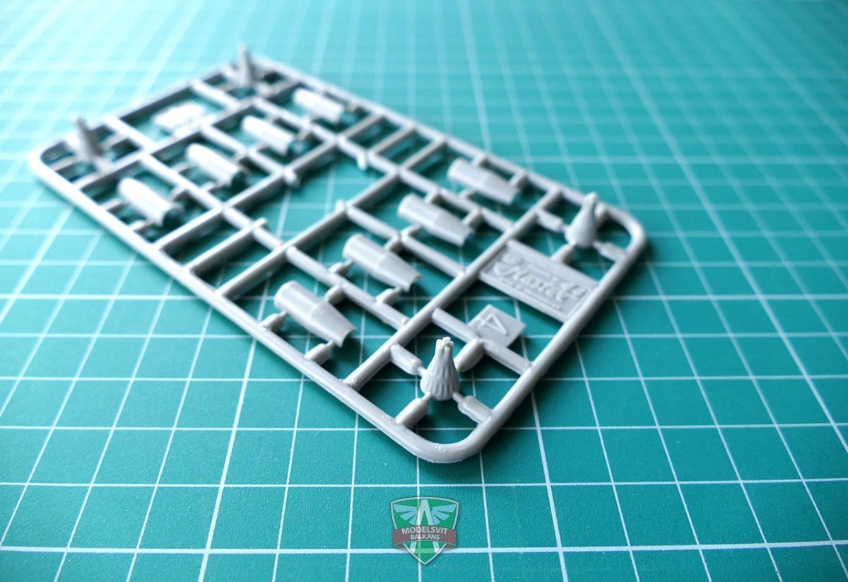 Modelsvit 72017 Sukhoi Su-17 Early version 1/72 – imagen 3
