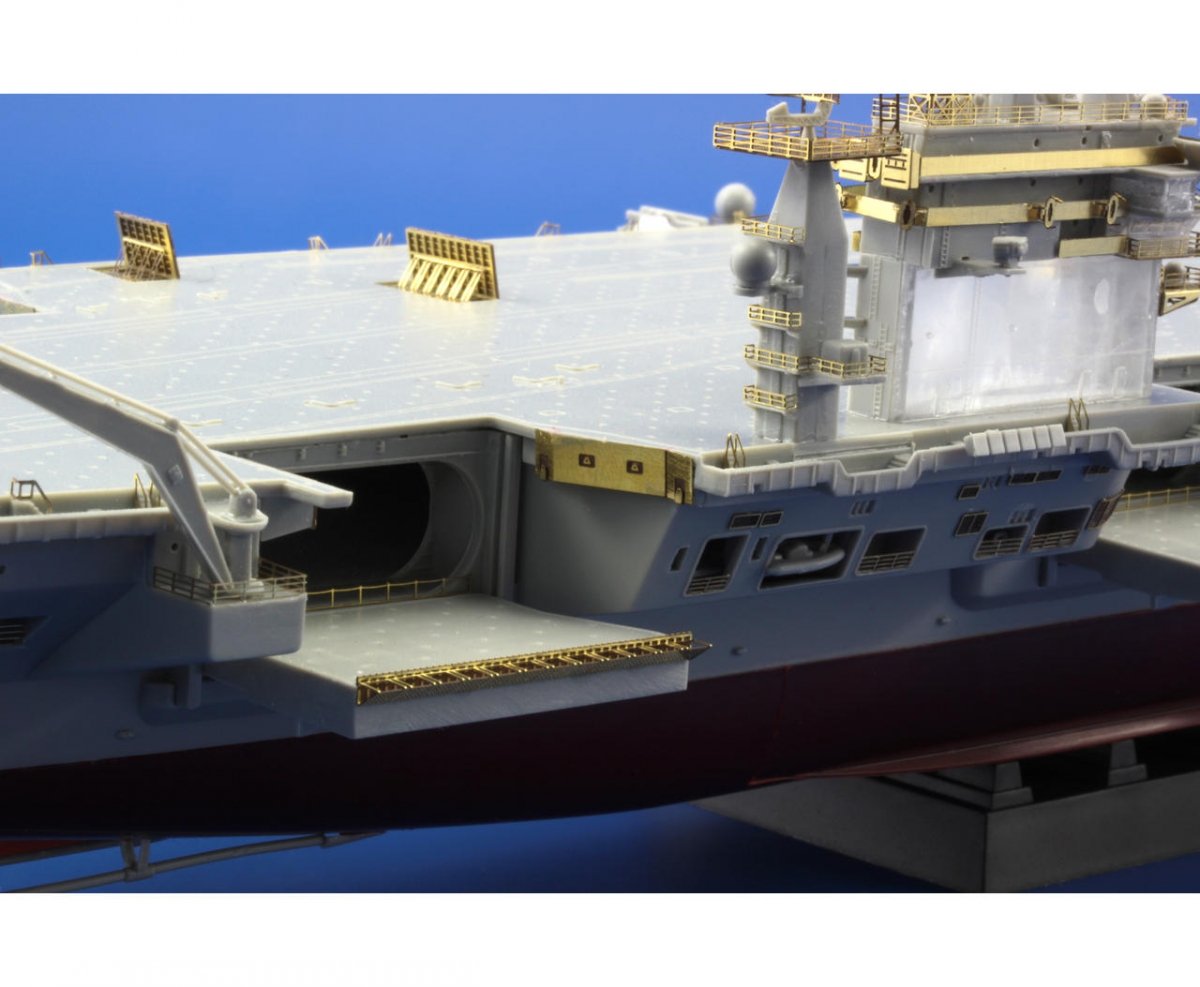 Eduard 17027 USS Nimitz CVN-68 (2005) TRUMPETER 1/700 – immagine 14