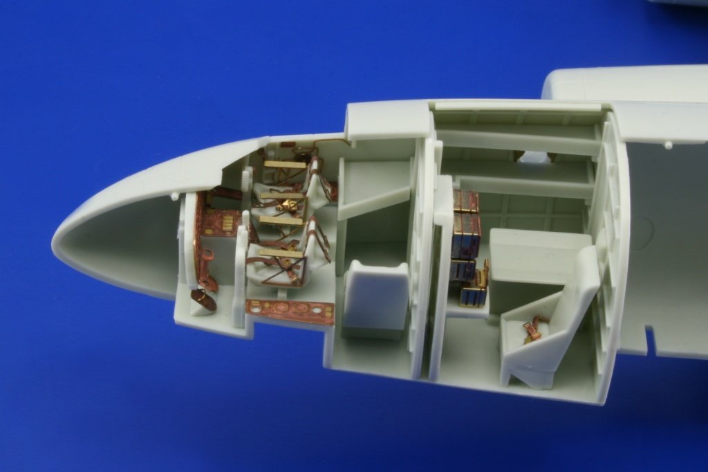 Eduard SS284 Fw 200C Condor interior 1/72 REVELL – imagen 2