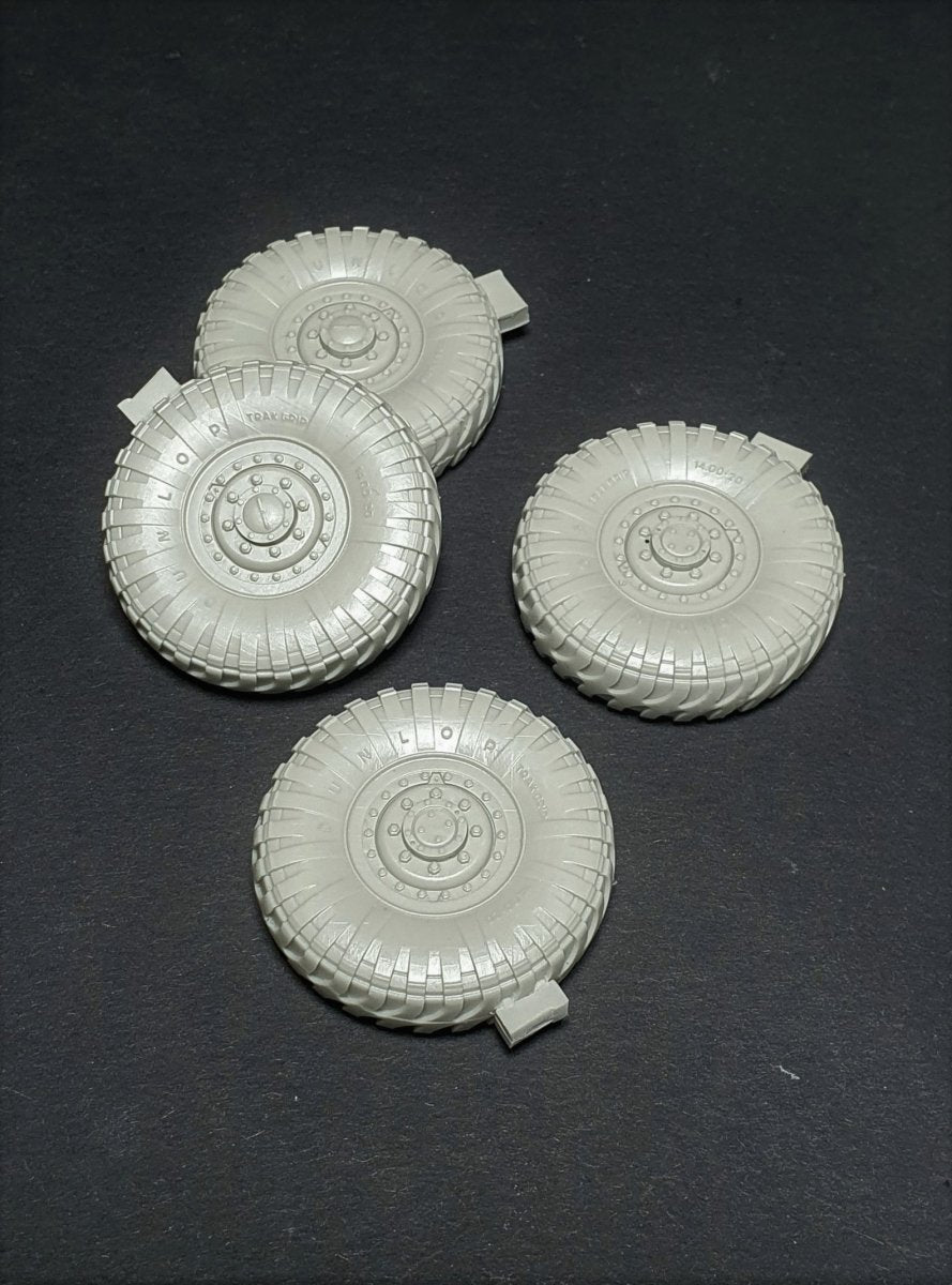 Panzer Art RE35-698 Staghound AC road wheels (Dunlop) 1/35