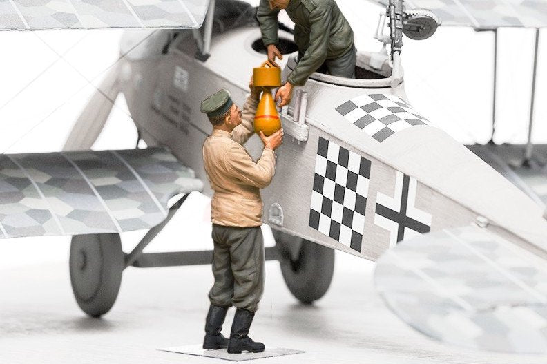 Maquette Copper State Models F32-005 Personnel d&amp;#39;aérodrome allemand chargeant des bombes 1/32 – image 2
