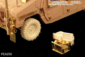 Maquette Voyager PEA259 US ARMY HUMVEE Blue Force Tracker &amp;amp; SincGar Unit (GP) 1/35 – image 2