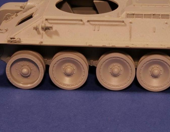 Panzer Art RE35-168 T-34 with captured “Panther” road wheels (112 Zavod and SPG SU-85/SU-100) 1/35 – imagen 2