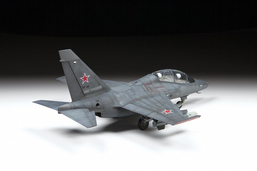 Zvezda 4818 YAK-130 &amp;quot;MITTEN&amp;quot; 1/48 – imagen 4