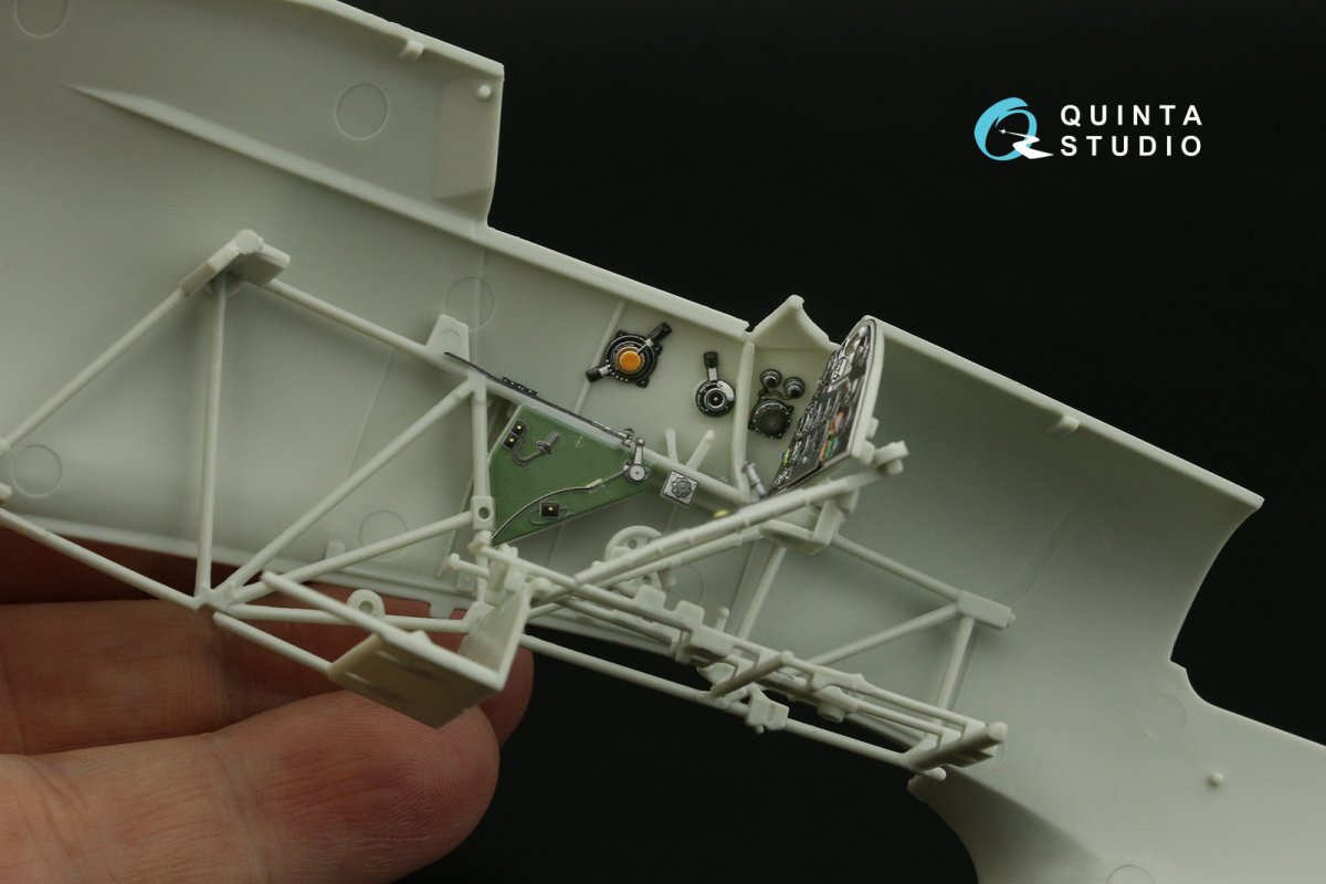 Intérieur imprimé en 3D et coloré sur papier décalcomanie (Revell) pour le Hawker Hurricane Mk.IIb (Quinta Studio QD32139), échelle 1/32 – image 3