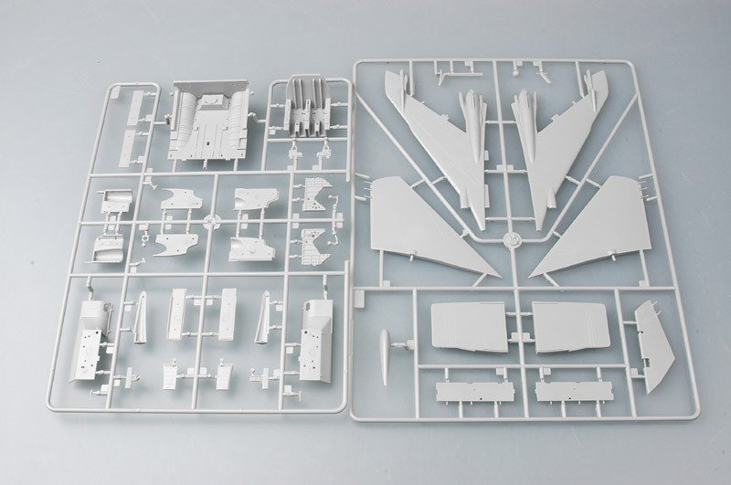 Trumpeter 02835 Su-24M Fencer-D 1/48 – imagen 12
