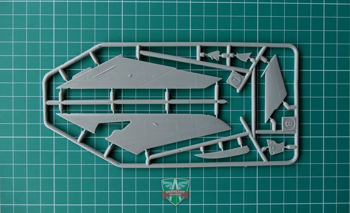 Modelsvit 72010 Mikoyan I-3U(I-420) Soviet interceptor 1/72 – image 5