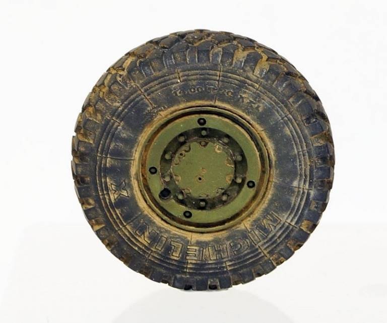 Panzer Art RE35-489 SPz 2 “Luchs” road wheels (Michelin XZL pattern) 1/35 – imagen 2