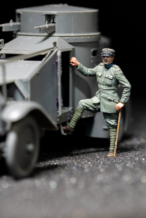 Copper State Models F35-023 Italian Armoured Car Officer getting inside 1/35 – imagen 2