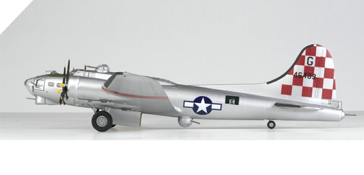 Academy 12414 B-17G Flying Fortress Special Nose Art Edition 1/72 – imagen 9