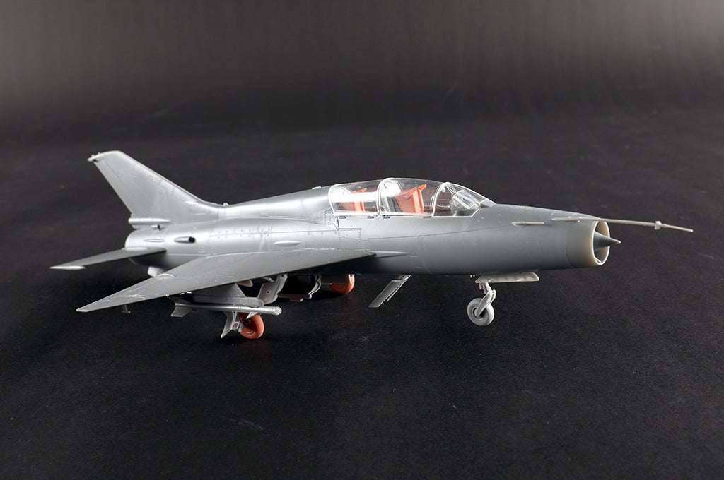 Trumpeter 02825 JJ-7A Trainer 1/48 – imagen 8