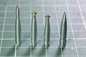 AFV Club AG35056 Aluminum PGK Series 155mm Artillery Shell 1/35 – imagen 2