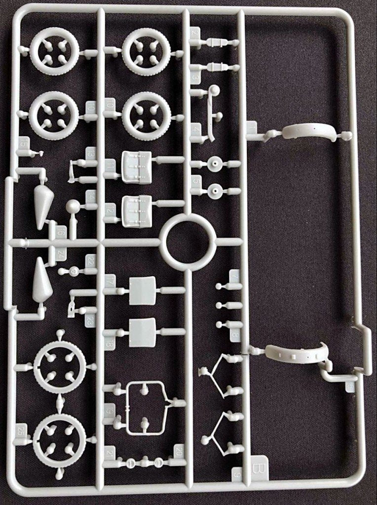 Thunder Model 35003 US Military Motorcycle Indian 741B 1/35 – image 9