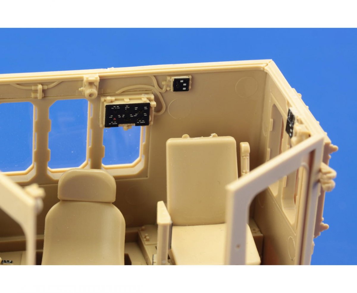 Eduard 36268 Doobi Bulldozer interior - colour 1/35 Meng – Bild 9