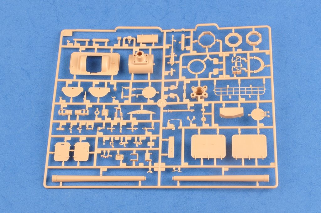 Hobby Boss 83835 GCT 155mm AU-F1 SPH Basé sur le T-72 (1/35) – image 6