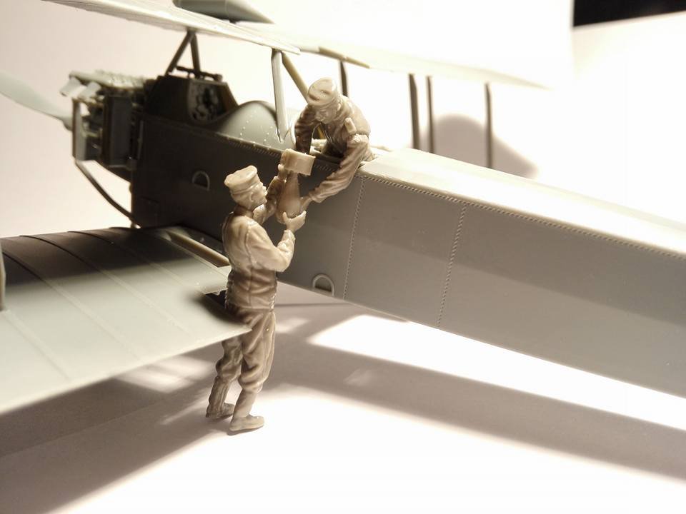 Copper State Models F48-005 German personnel - bomb loading 1/48 – imagen 2