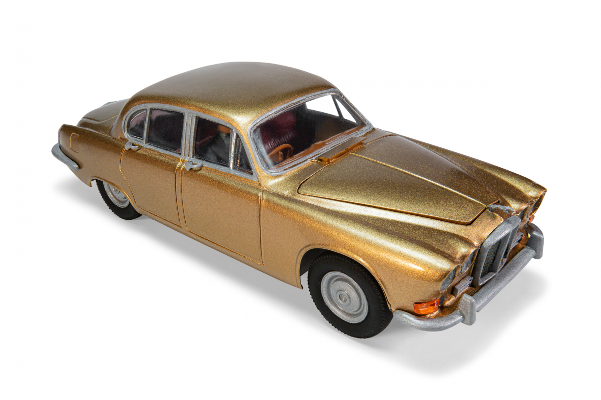 Airfix 03401V Jaguar 420 1/32 – image 2