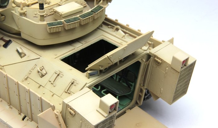 Meng Model SS-004 U.S.Infantry Fighting Vehicle M2A3 Bradley w/BUSK 1/35 – imagen 9