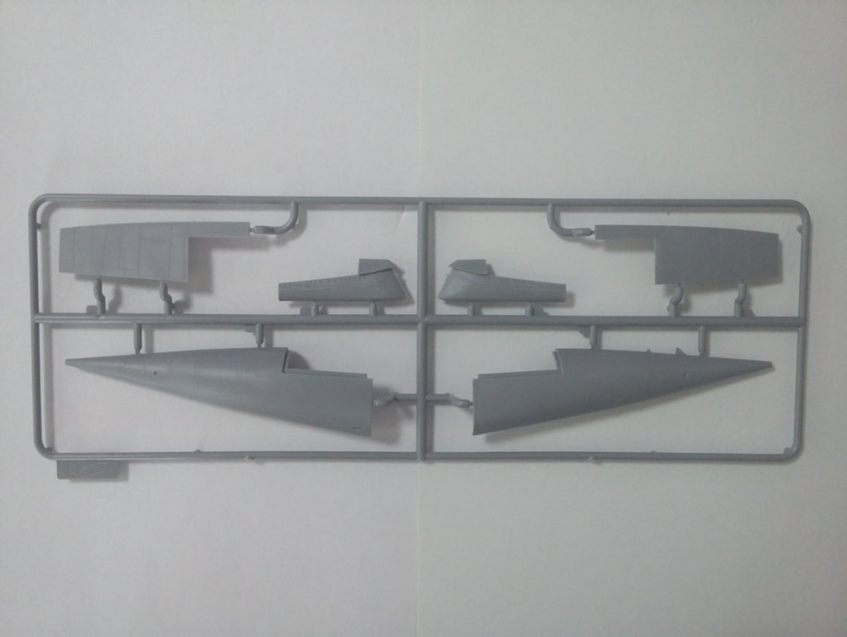 ICM 48902 MiG-25 RB, avion de reconnaissance soviétique (1/48) – image 6
