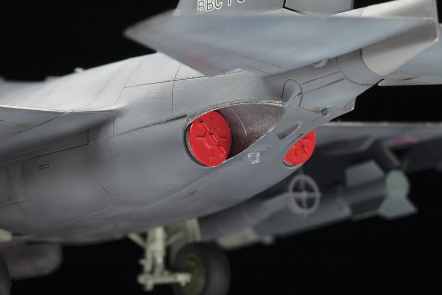 Zvezda 4818 YAK-130 &amp;quot;MITTEN&amp;quot; 1/48 – imagen 5