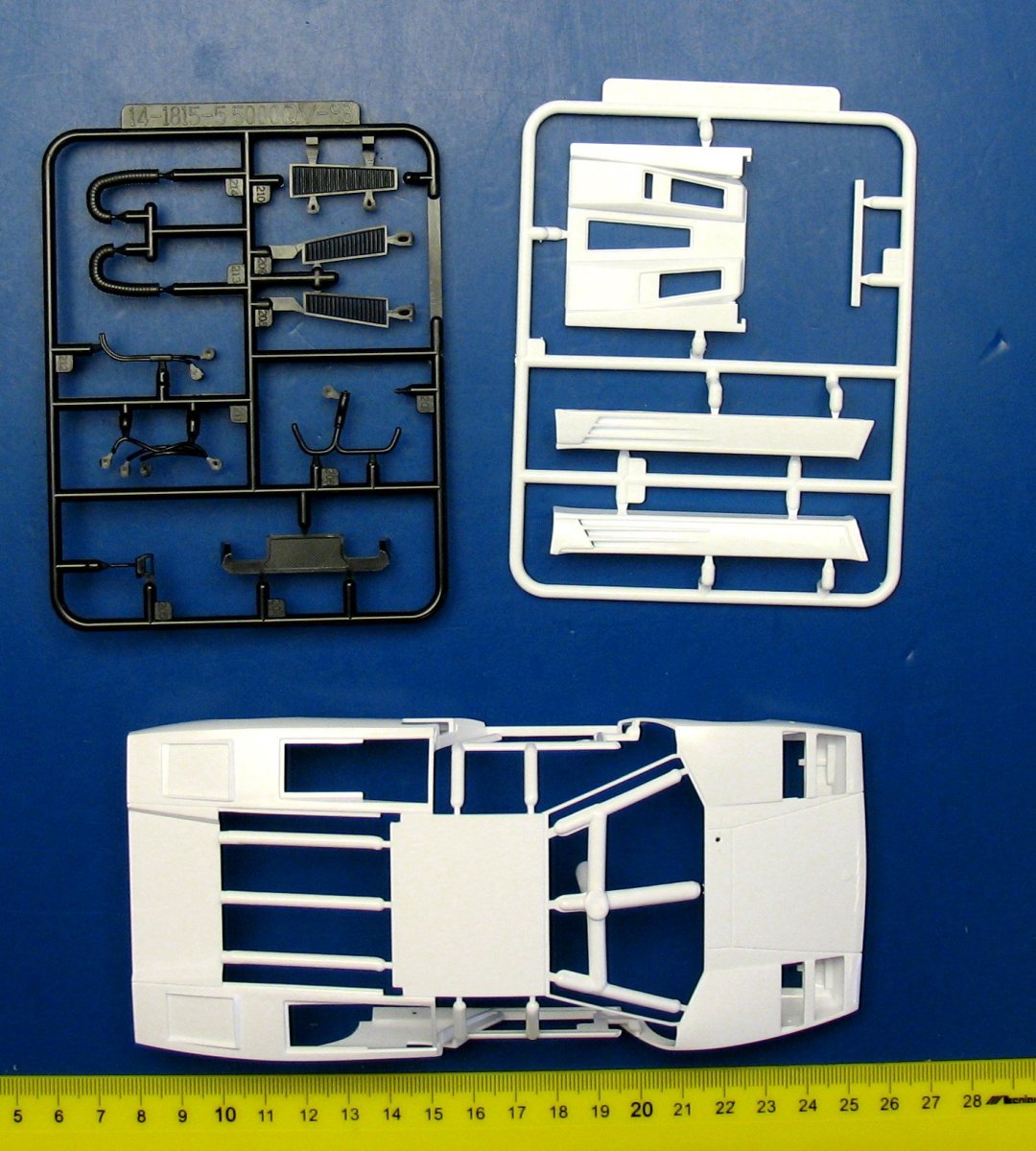 Aoshima 01155 LAMBORGHINI COUNTACH 5000 QUATTROVALVOLE INJECTION Ver(Overseas) 1/24 – immagine 4