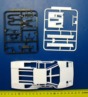 Aoshima 01155 LAMBORGHINI COUNTACH 5000 QUATTROVALVOLE INJECTION Ver(Overseas) 1/24 – immagine 4