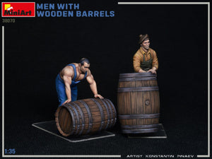 MiniArt 38070 MEN WITH WOODEN BARRELS 1/35 – immagine 3