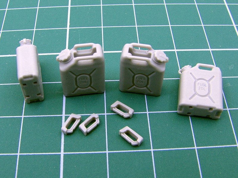 EUREKA XXL E-045 Bidons de carburant militaires américains 1/35 – image 7