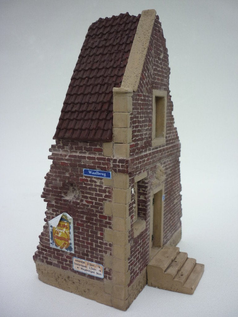 RT-Diorama 35194 House Corner 1/35 – image 3