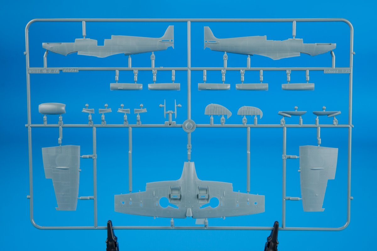 Eduard 70128 Spitfire Mk.VIII 1/72 – image 3
