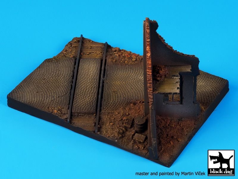 Black Dog D72018 Ruined house with railway crossing base 1/72 – imagen 2