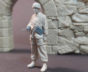 Panzer Art FI35-244 Fallschirmjager allemand au repos No1 1/35