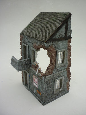 RT-Diorama 35175 Damaged Village House 1/35 – imagen 5