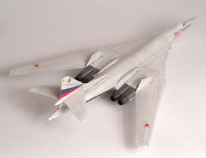 Zvezda 7002 Russian Supersonic Strategic Bomber Tu-160 1/144 – imagen 5