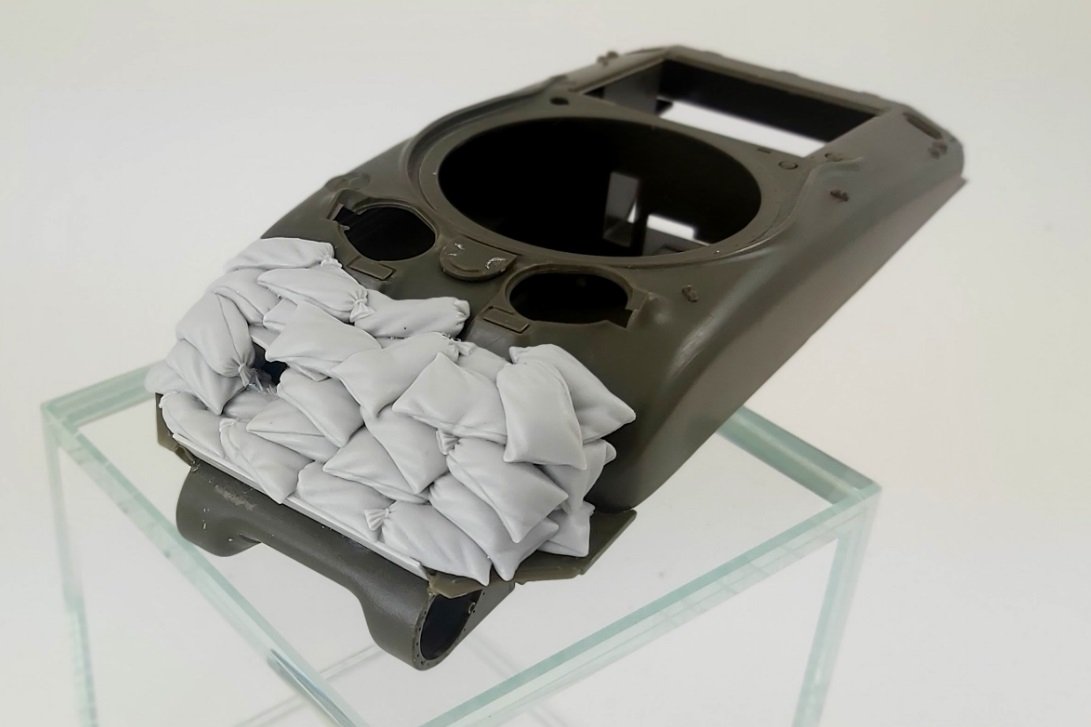 Panzer Art RE35-657 Sandbags armor for M4A1 “Sherman Large Hatch” 1/35 – imagen 2