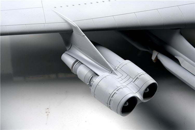 Modelcollect UA72200 B-52H U.S. Stratofortress strategic Bomber 1/72 – imagen 14